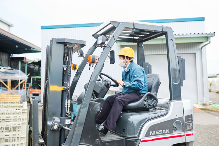 出荷・保管を支える台車